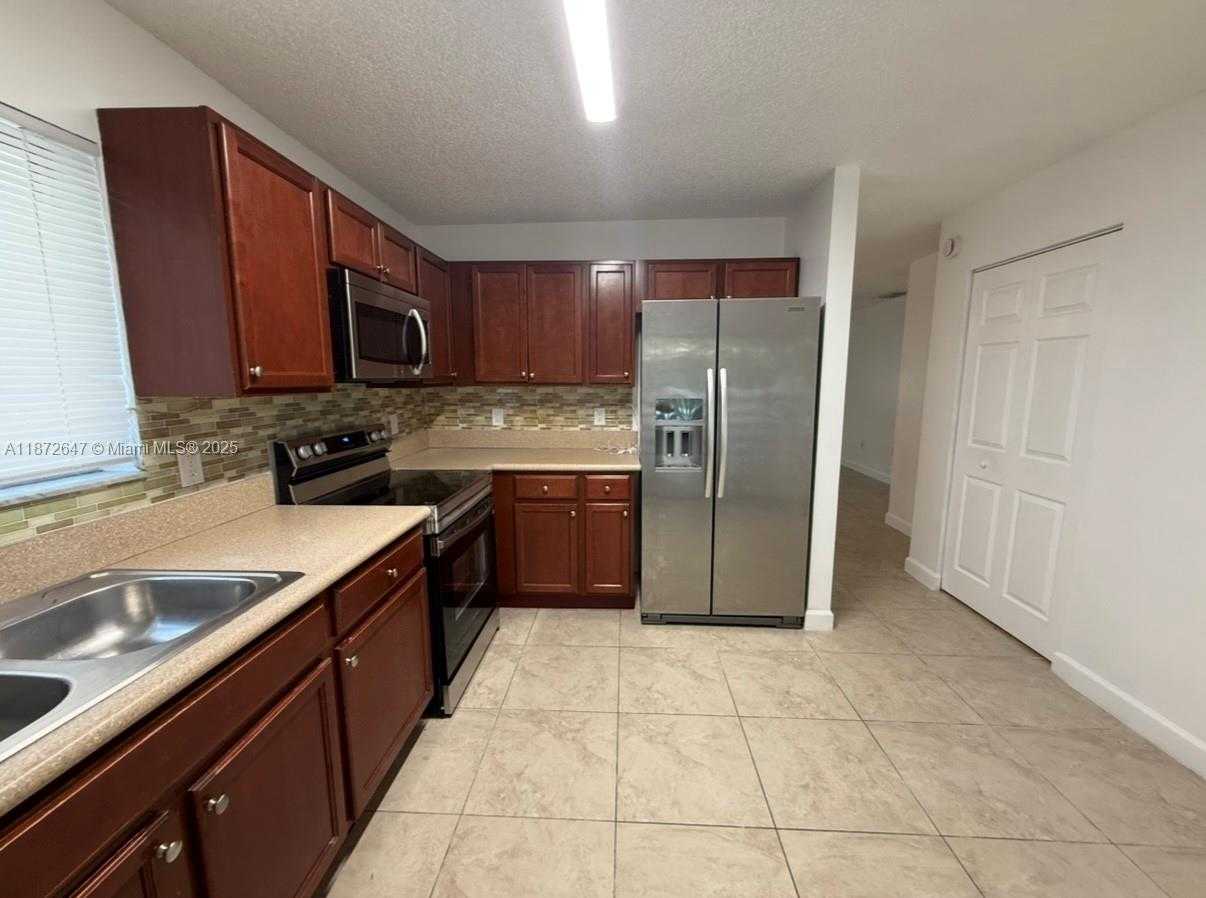 Small Image of 14465 SOUTH WEST 139TH AVE CIR E, Miami Number 5