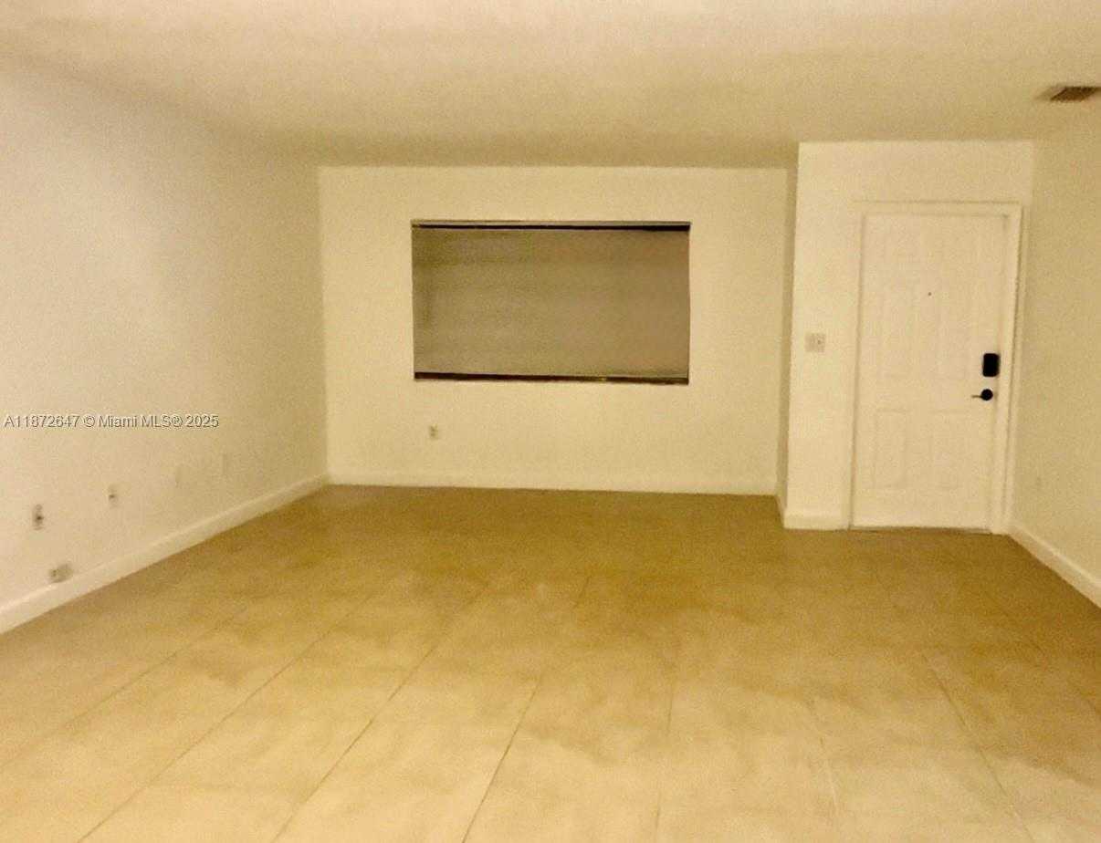 Small Image of 14465 SOUTH WEST 139TH AVE CIR E, Miami Number 7