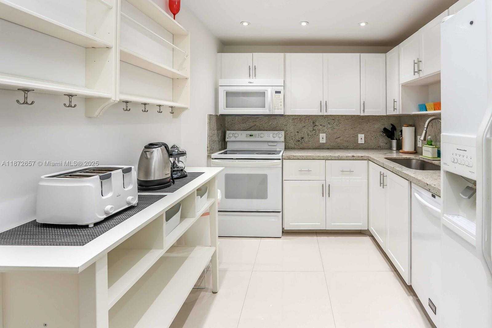 Small Image of 3675 NORTH COUNTRY CLUB DR #1706, Aventura Number 12