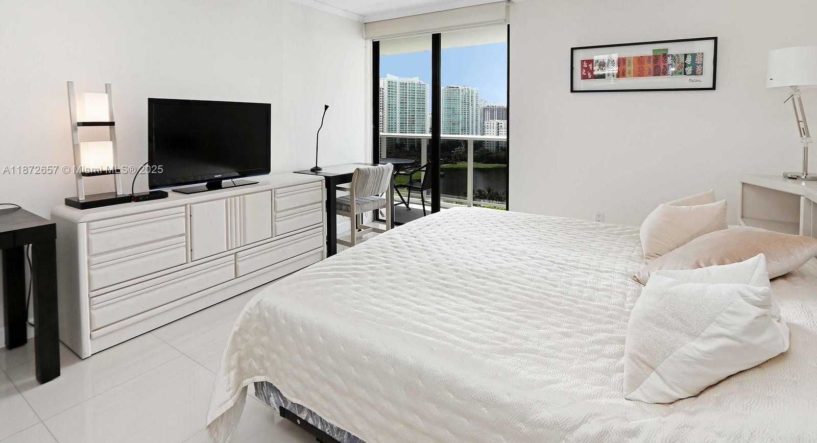 Small Image of 3675 NORTH COUNTRY CLUB DR #1706, Aventura Number 7