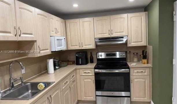 Small Image of 150 SOUTH EAST 25TH RD #3M, Miami Number 13