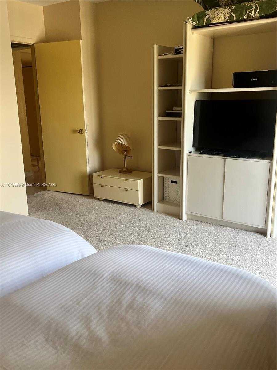 Small Image of 19355 TURNBERRY WAY #21D, Aventura Number 11