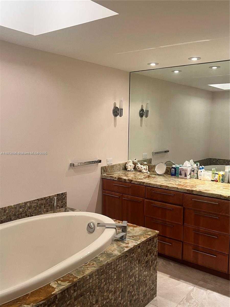 Small Image of 19355 TURNBERRY WAY #21D, Aventura Number 13