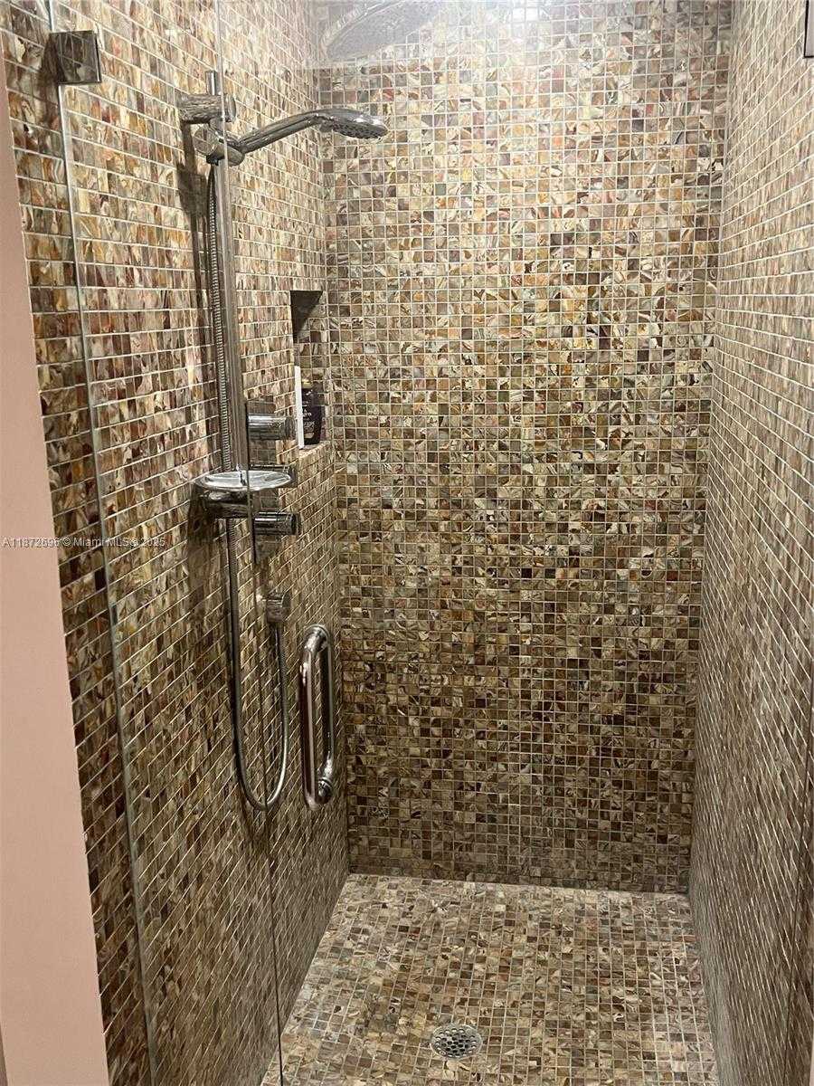 Small Image of 19355 TURNBERRY WAY #21D, Aventura Number 14