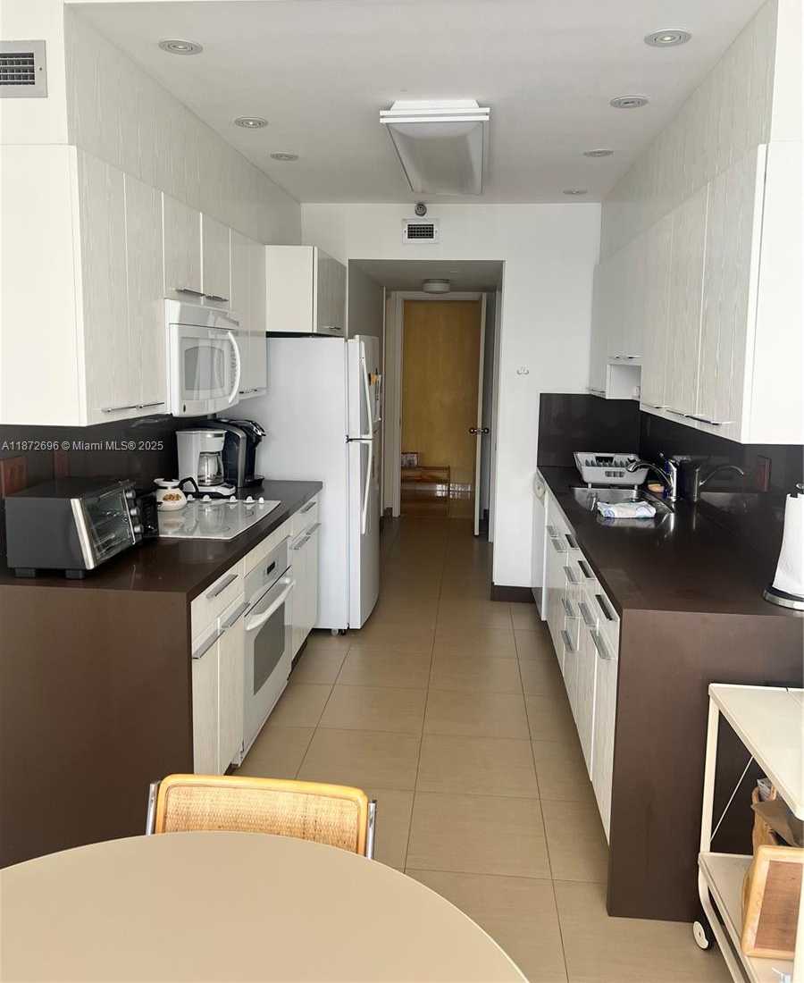 Small Image of 19355 TURNBERRY WAY #21D, Aventura Number 8