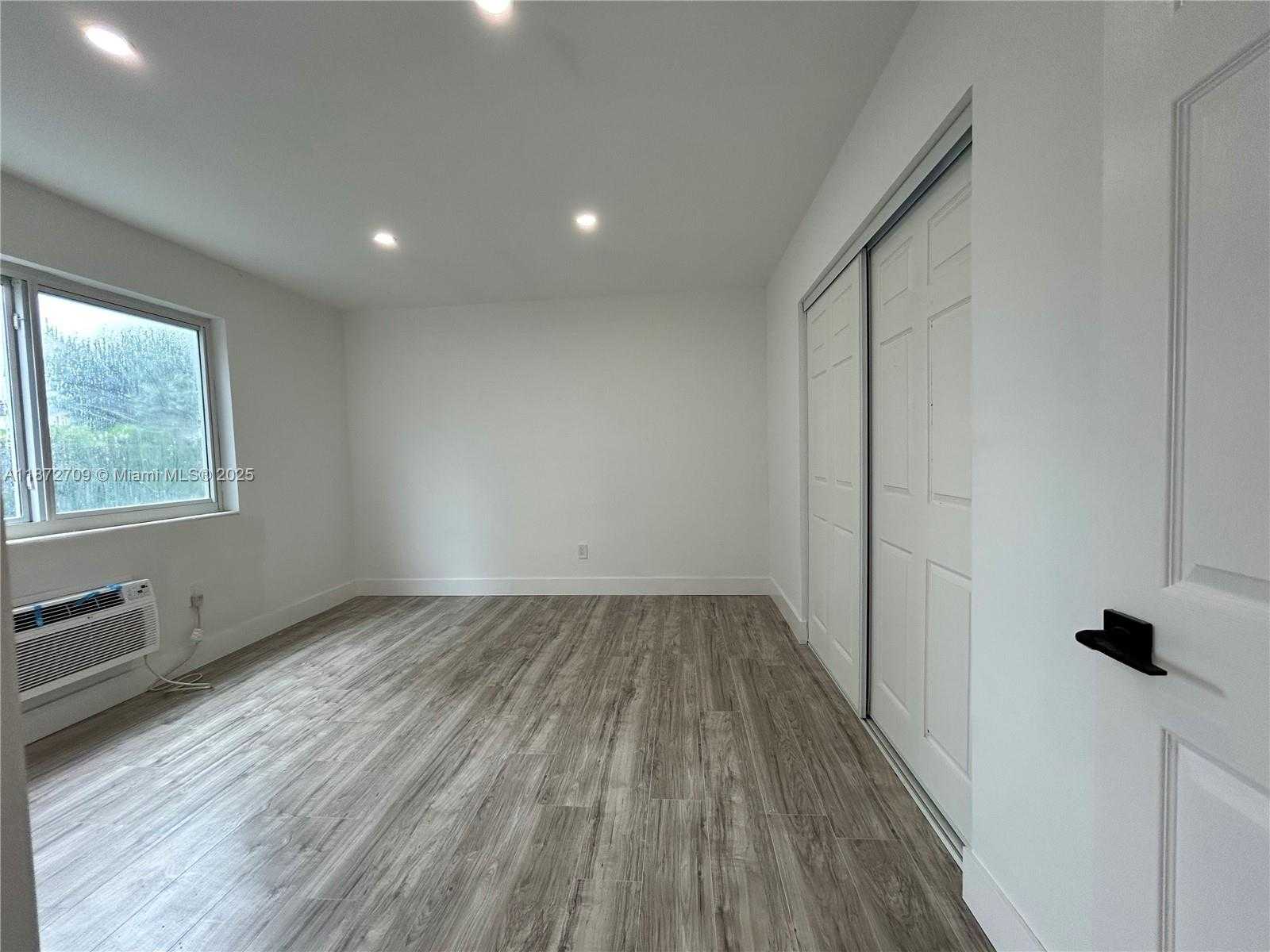 Small Image of 1936 NORMANDY DR #3, Miami Beach Number 13