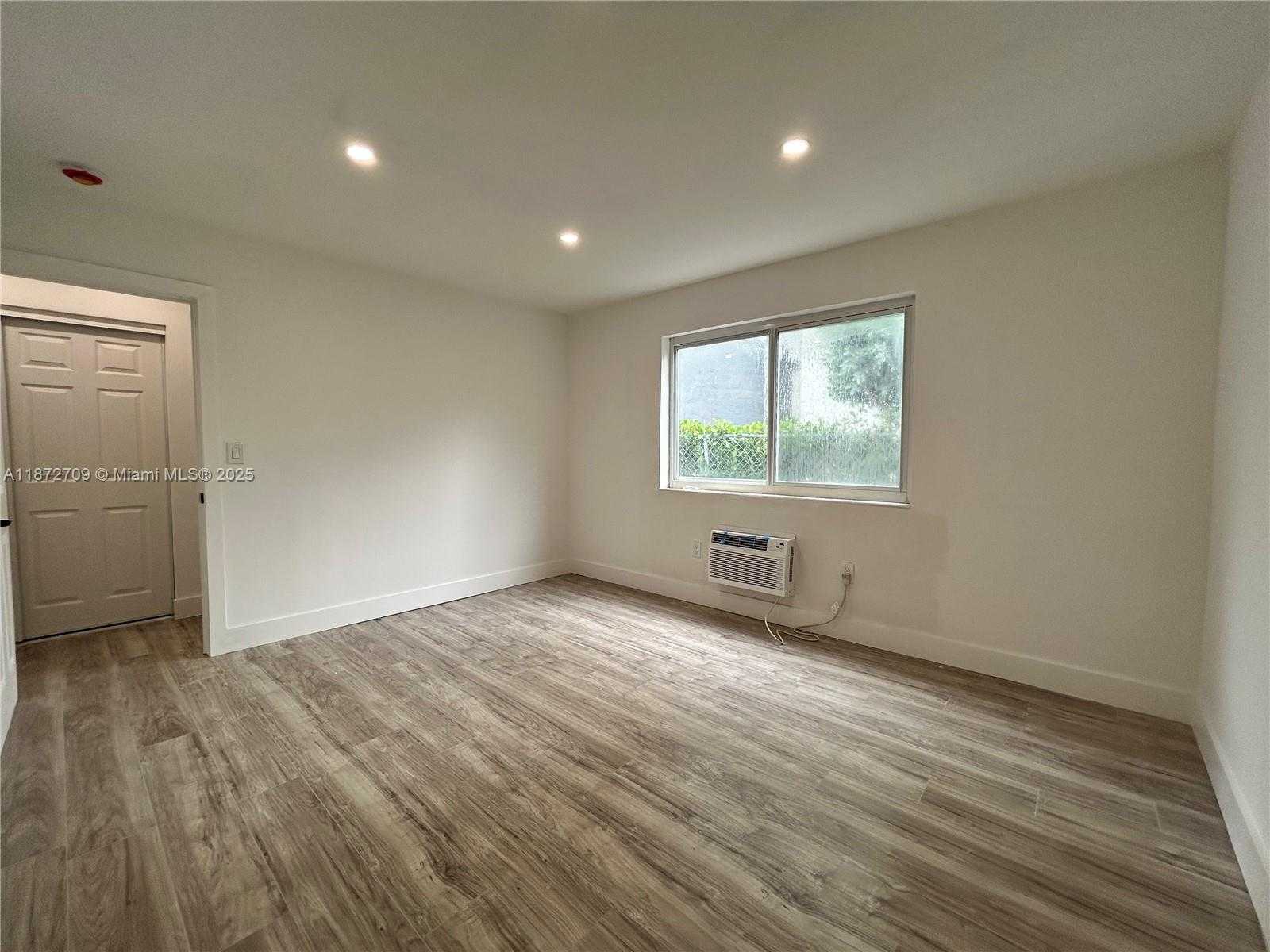 Small Image of 1936 NORMANDY DR #3, Miami Beach Number 15