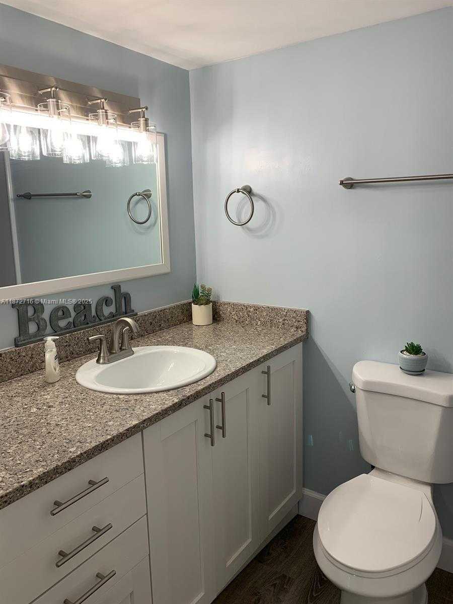 Small Image of 2625 COLLINS AVE #1802, Miami Beach Number 10