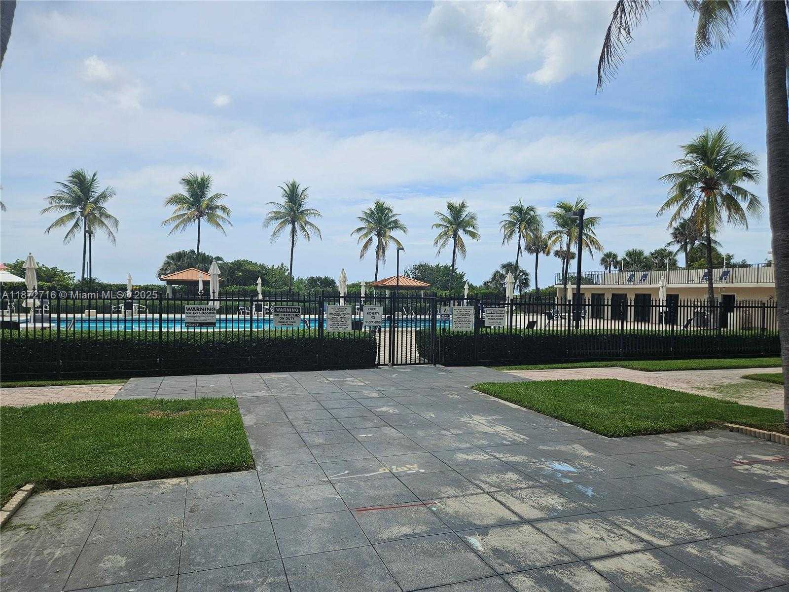 Small Image of 2625 COLLINS AVE #1802, Miami Beach Number 16