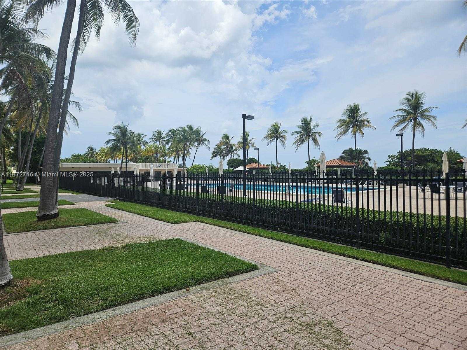Small Image of 2625 COLLINS AVE #1802, Miami Beach Number 17