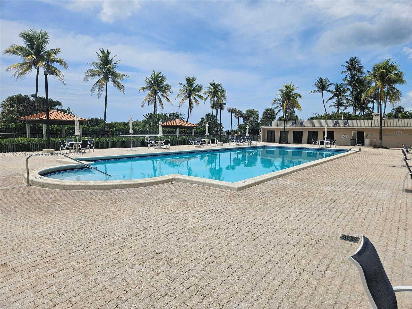 Small Image of 2625 COLLINS AVE #1802, Miami Beach Number 18