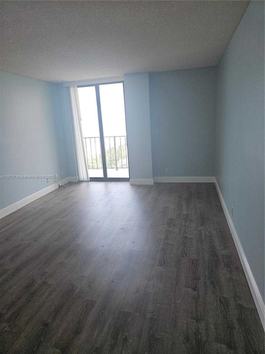 Small Image of 2625 COLLINS AVE #1802, Miami Beach Number 9