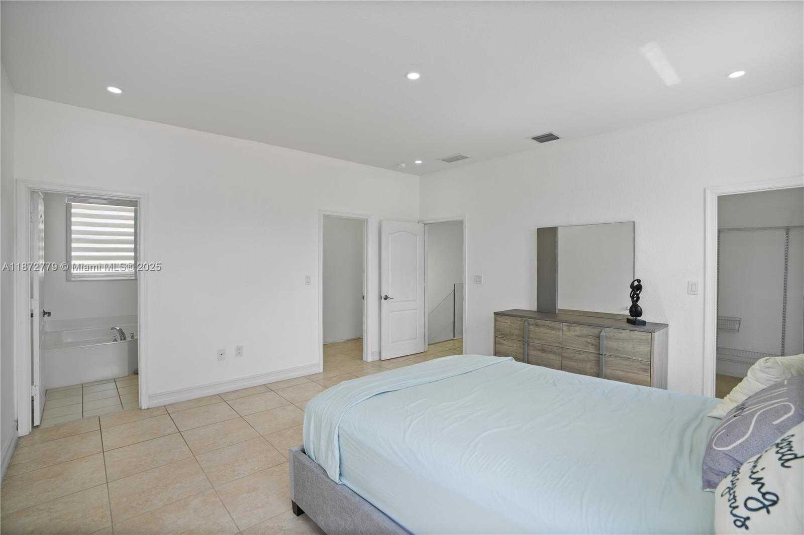 Small Image of 3708 NORTH EAST 22ND PL, Homestead Number 17