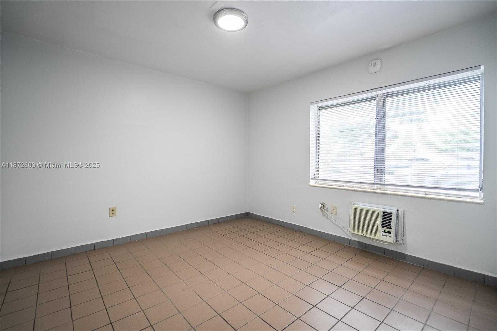 Small Image of 260 NAVARRE AVE #5, Coral Gables Number 11