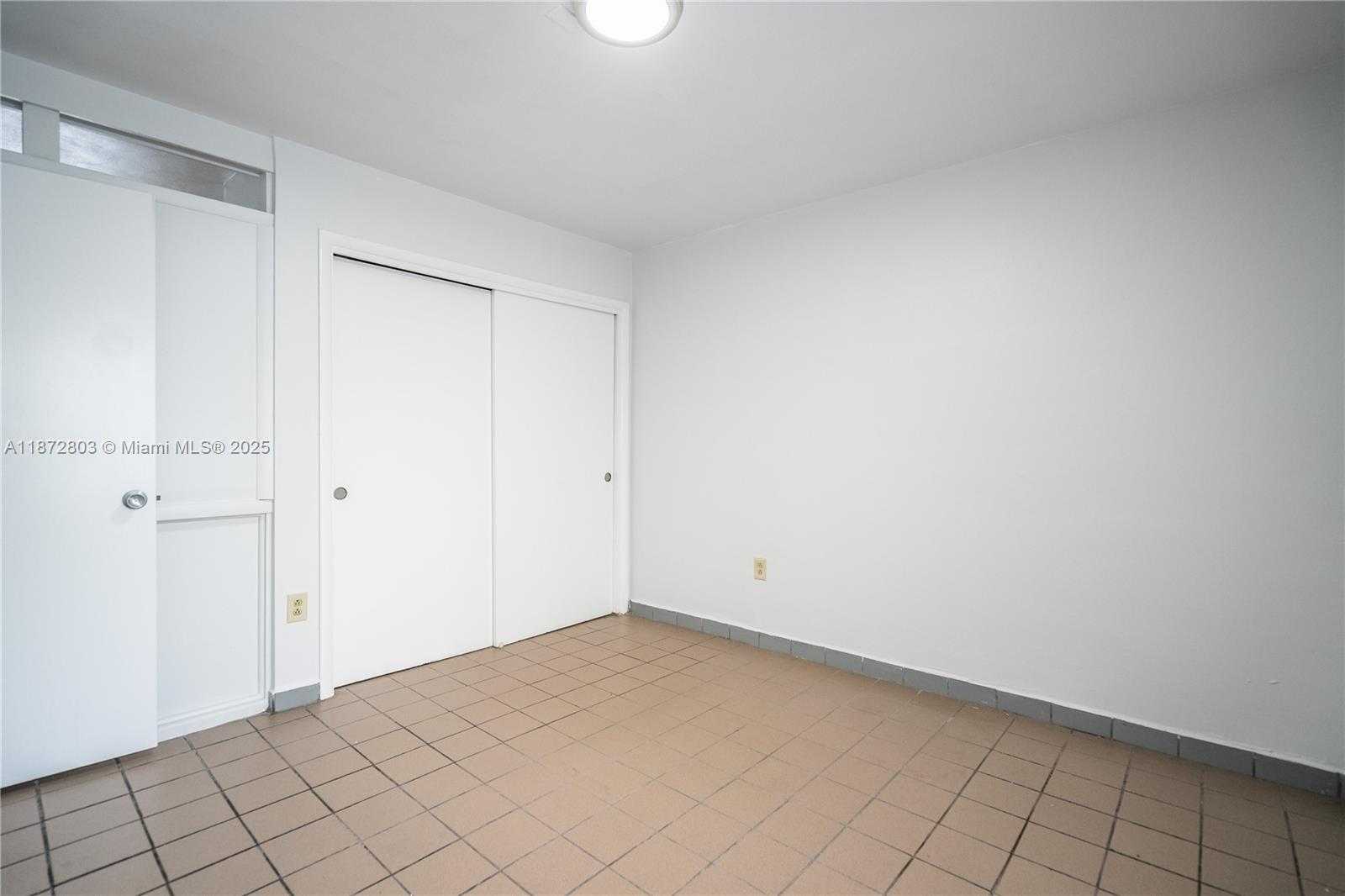 Small Image of 260 NAVARRE AVE #5, Coral Gables Number 12