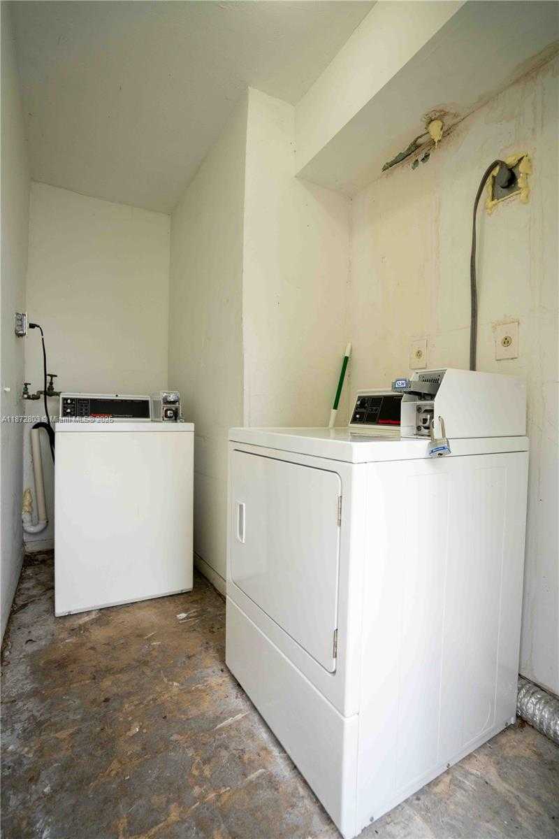 Small Image of 260 NAVARRE AVE #5, Coral Gables Number 16