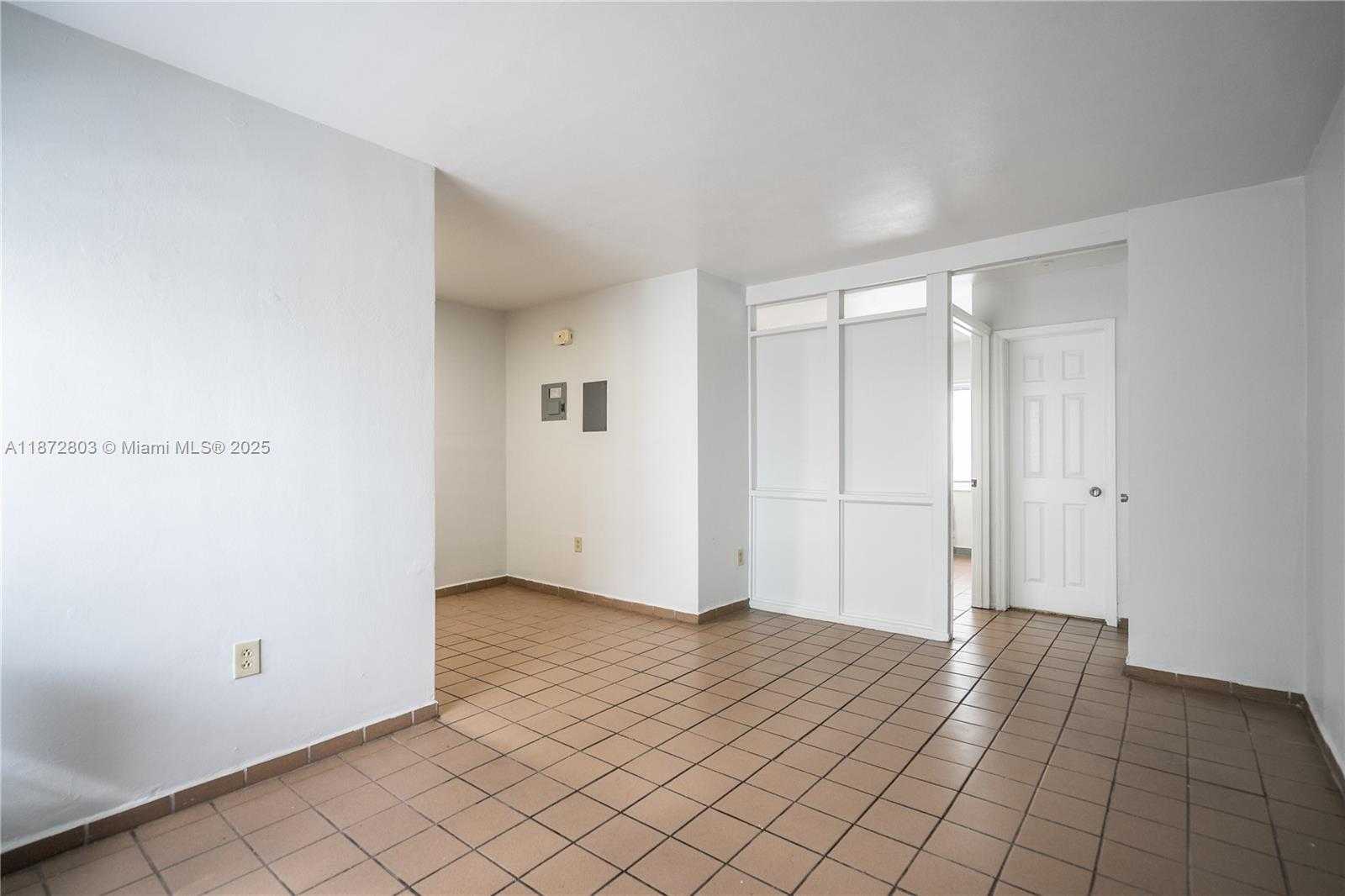 Small Image of 260 NAVARRE AVE #5, Coral Gables Number 3