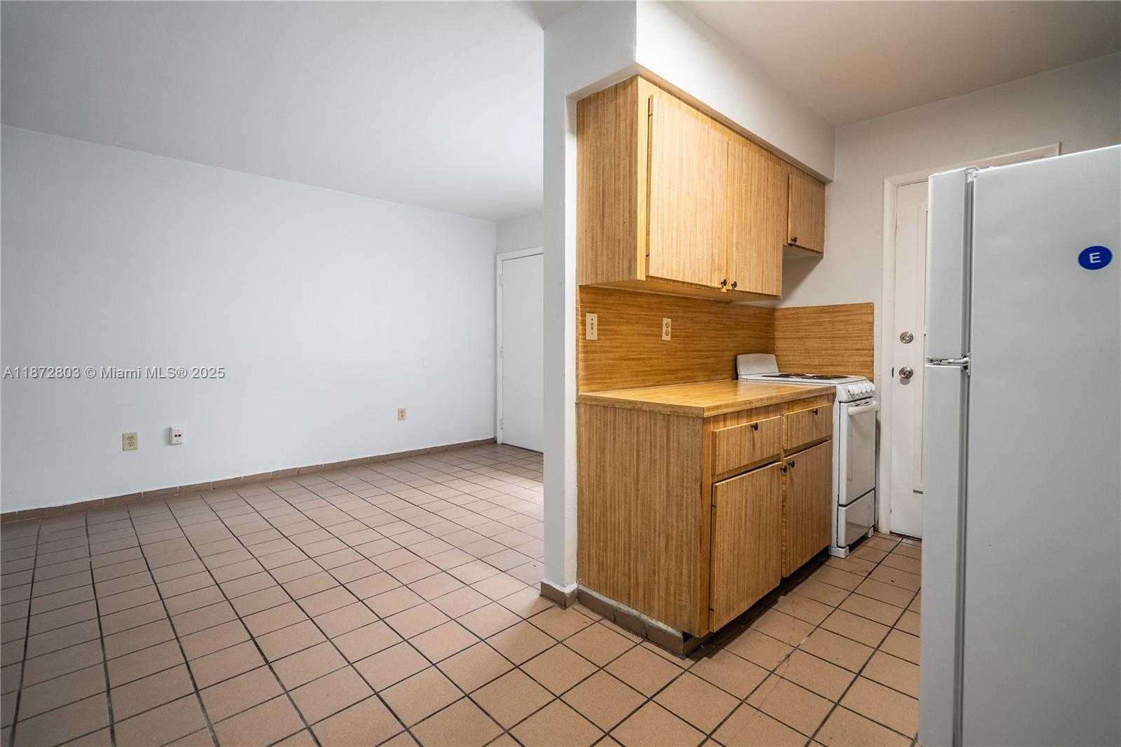 Small Image of 260 NAVARRE AVE #5, Coral Gables Number 7
