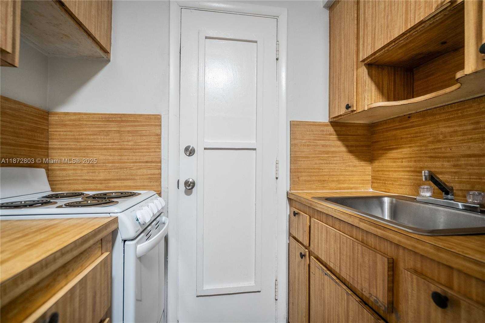 Small Image of 260 NAVARRE AVE #5, Coral Gables Number 9