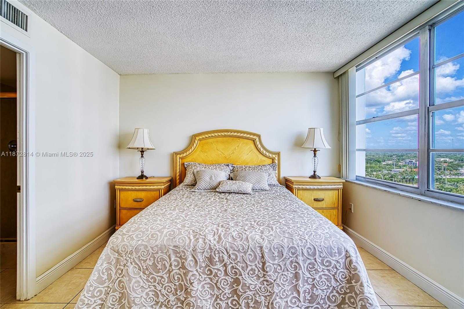 Small Image of 18051 BISCAYNE BLVD #1702, Aventura Number 10