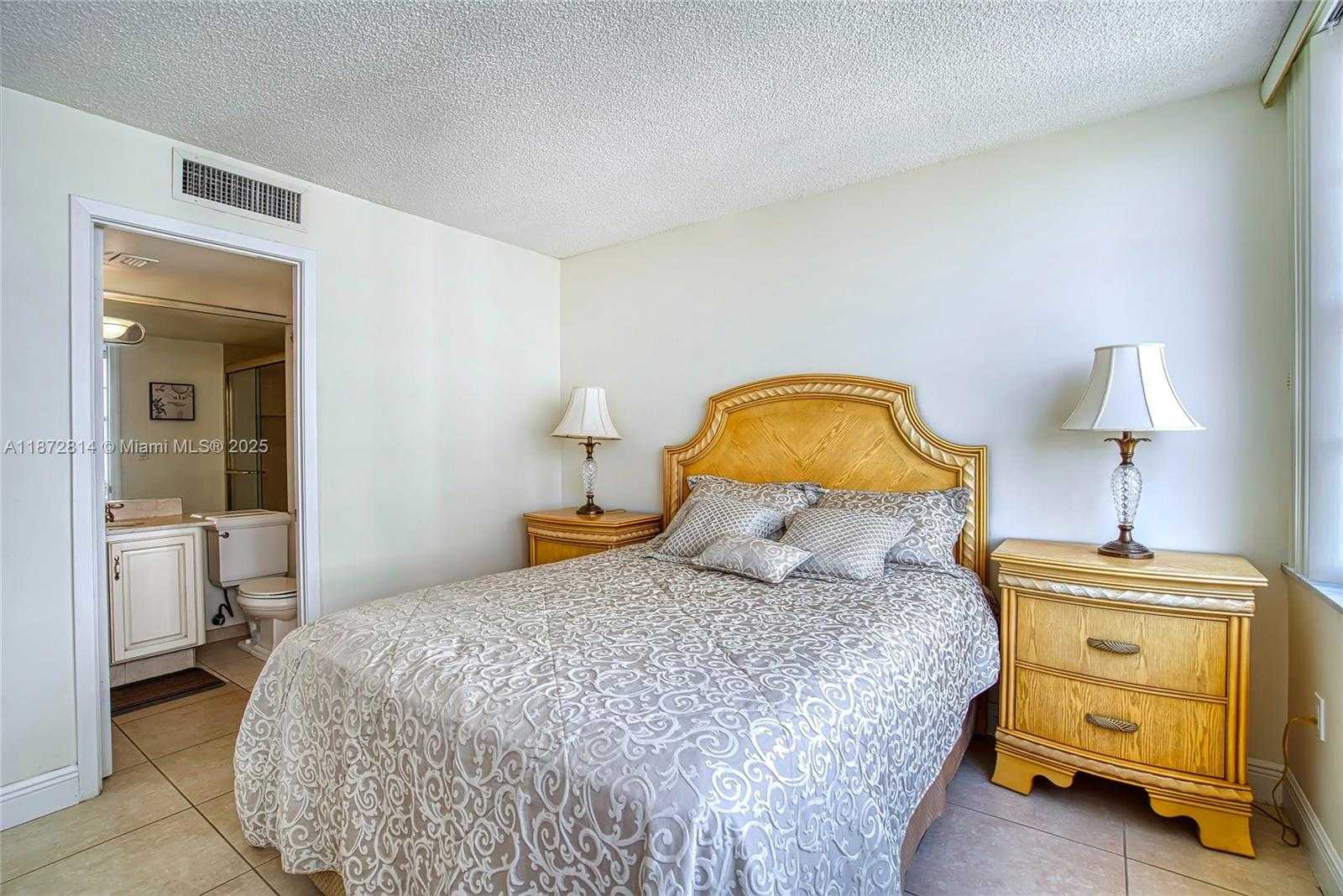 Small Image of 18051 BISCAYNE BLVD #1702, Aventura Number 11