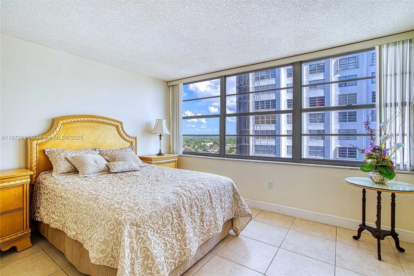 Small Image of 18051 BISCAYNE BLVD #1702, Aventura Number 12