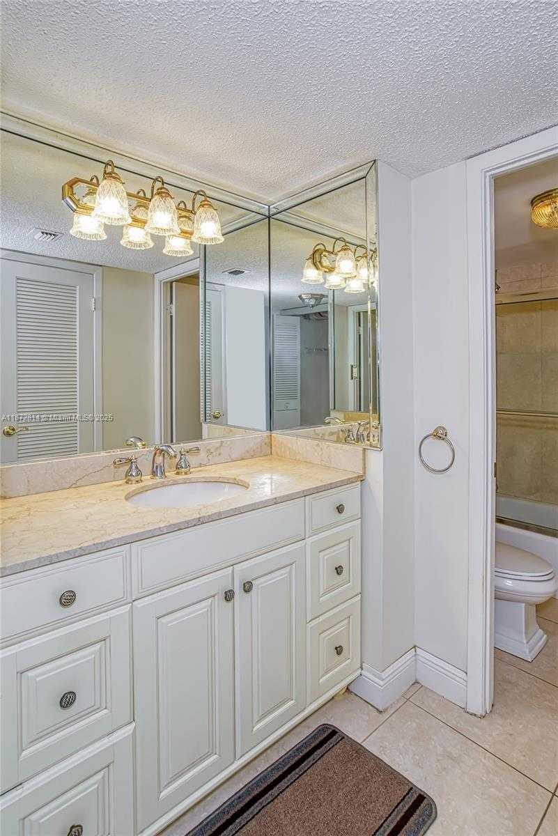 Small Image of 18051 BISCAYNE BLVD #1702, Aventura Number 24