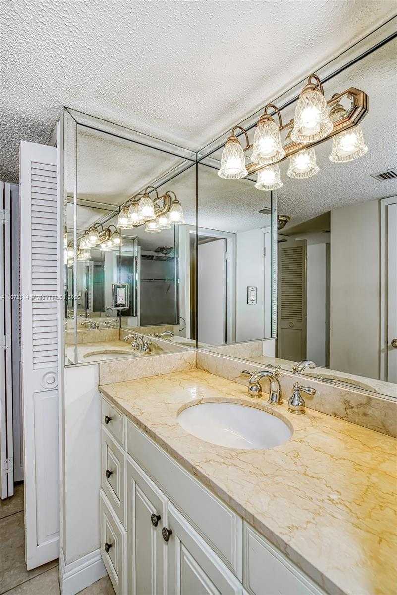 Small Image of 18051 BISCAYNE BLVD #1702, Aventura Number 26