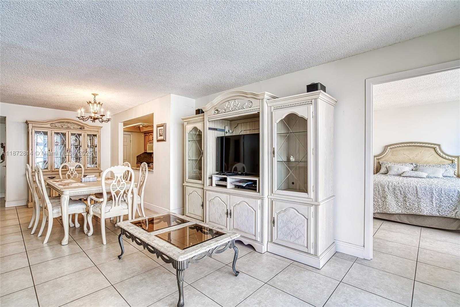 Small Image of 18051 BISCAYNE BLVD #1702, Aventura Number 4