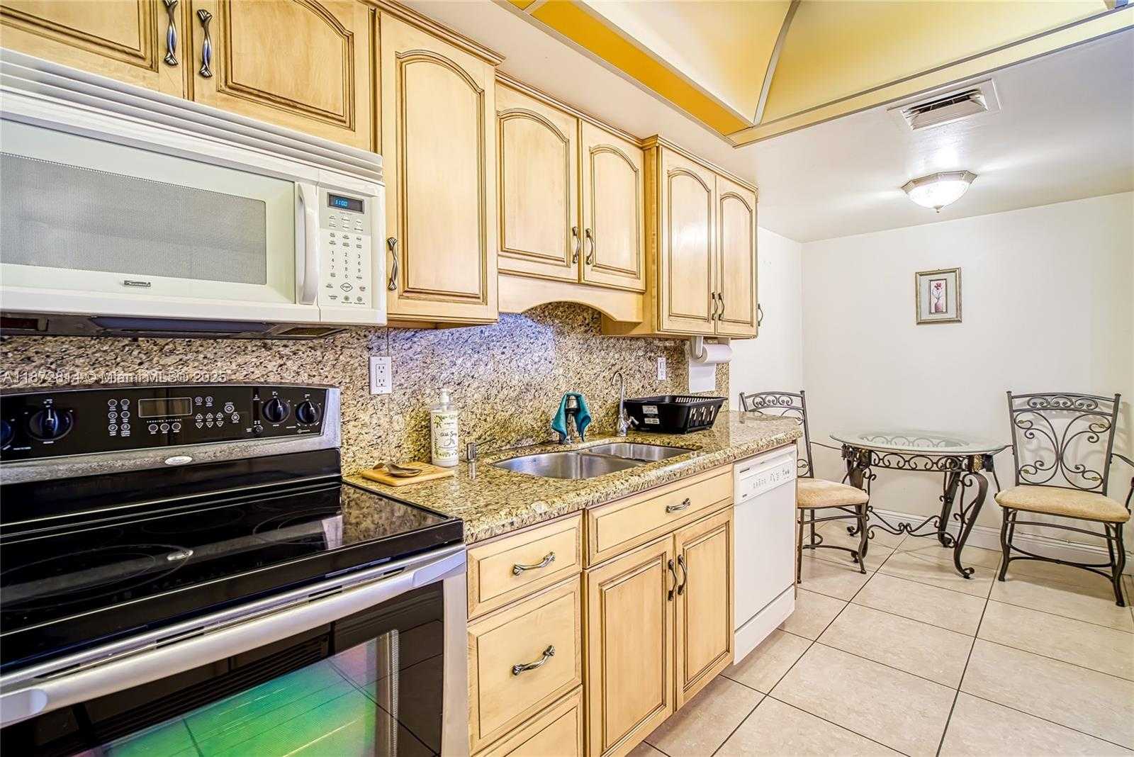 Small Image of 18051 BISCAYNE BLVD #1702, Aventura Number 7