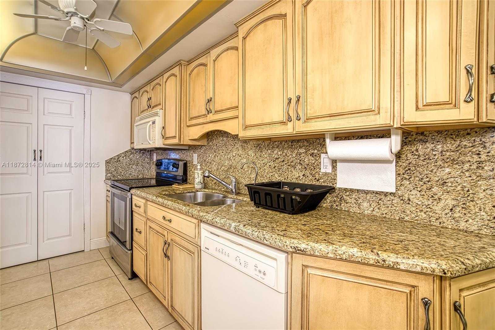 Small Image of 18051 BISCAYNE BLVD #1702, Aventura Number 8