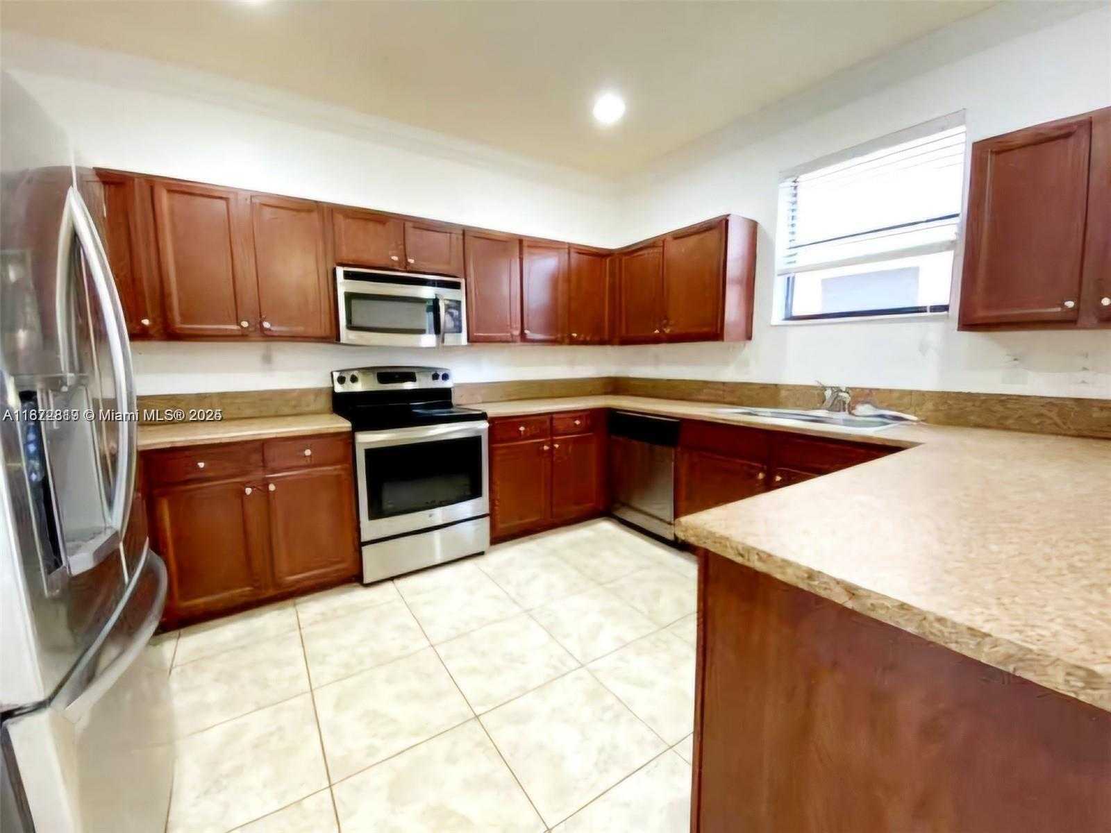 Small Image of 570 SOUTH EAST 34TH AVE, Homestead Number 4