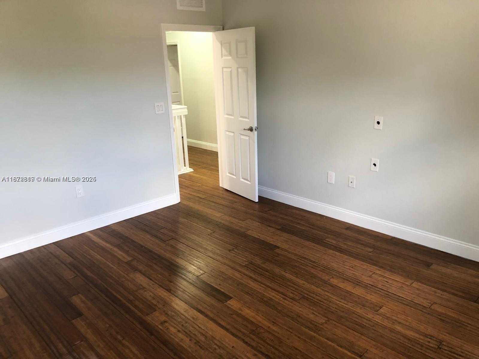 Small Image of 570 SOUTH EAST 34TH AVE, Homestead Number 7
