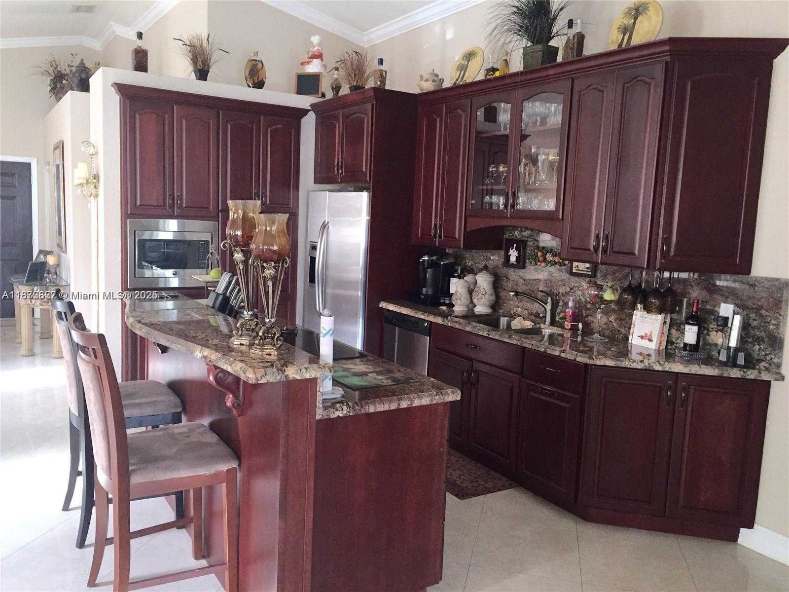 Small Image of 932 FALLING WATER RD #932, Weston Number 16