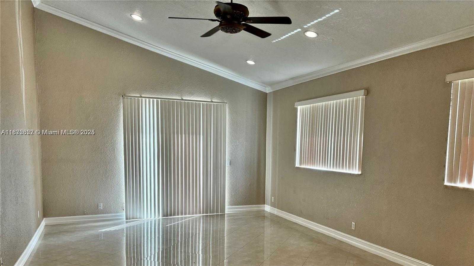 Small Image of 932 FALLING WATER RD #932, Weston Number 17