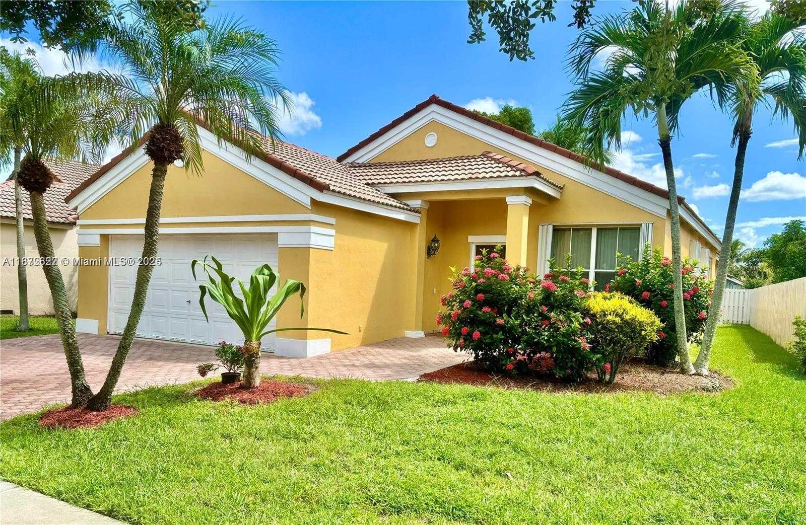 Small Image of 932 FALLING WATER RD #932, Weston Number 21