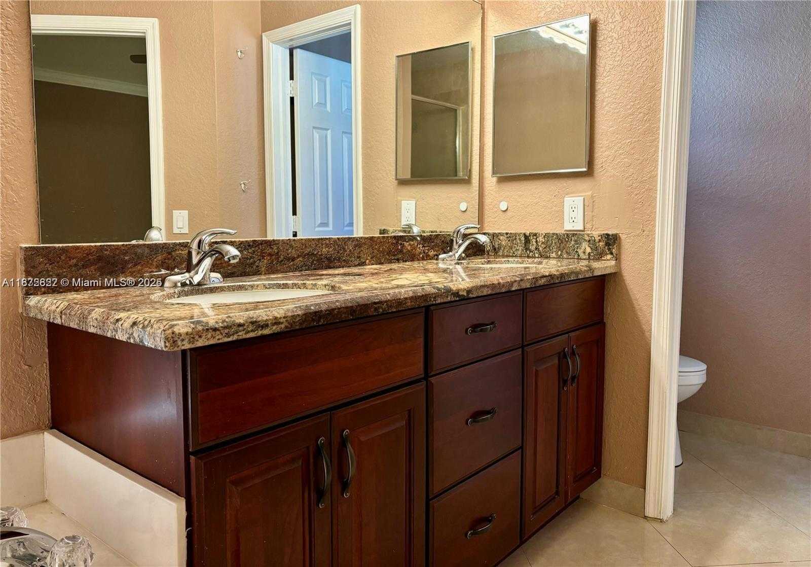 Small Image of 932 FALLING WATER RD #932, Weston Number 4