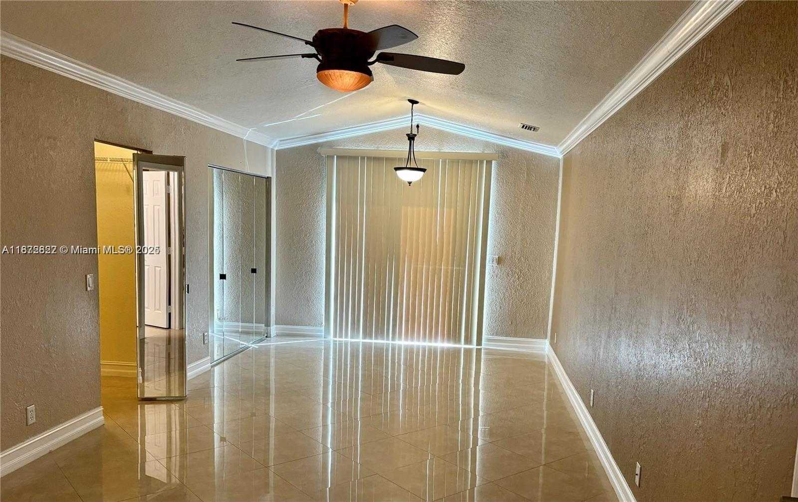 Small Image of 932 FALLING WATER RD #932, Weston Number 5