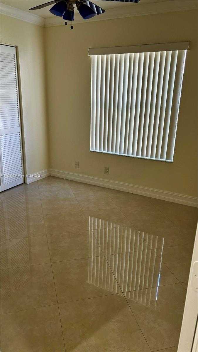 Small Image of 932 FALLING WATER RD #932, Weston Number 7
