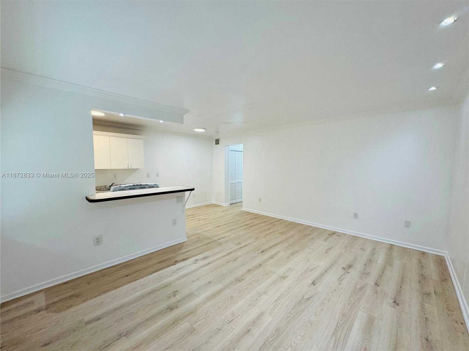 Small Image of 75 WASHINGTON AVE #3, Miami Beach Number 2
