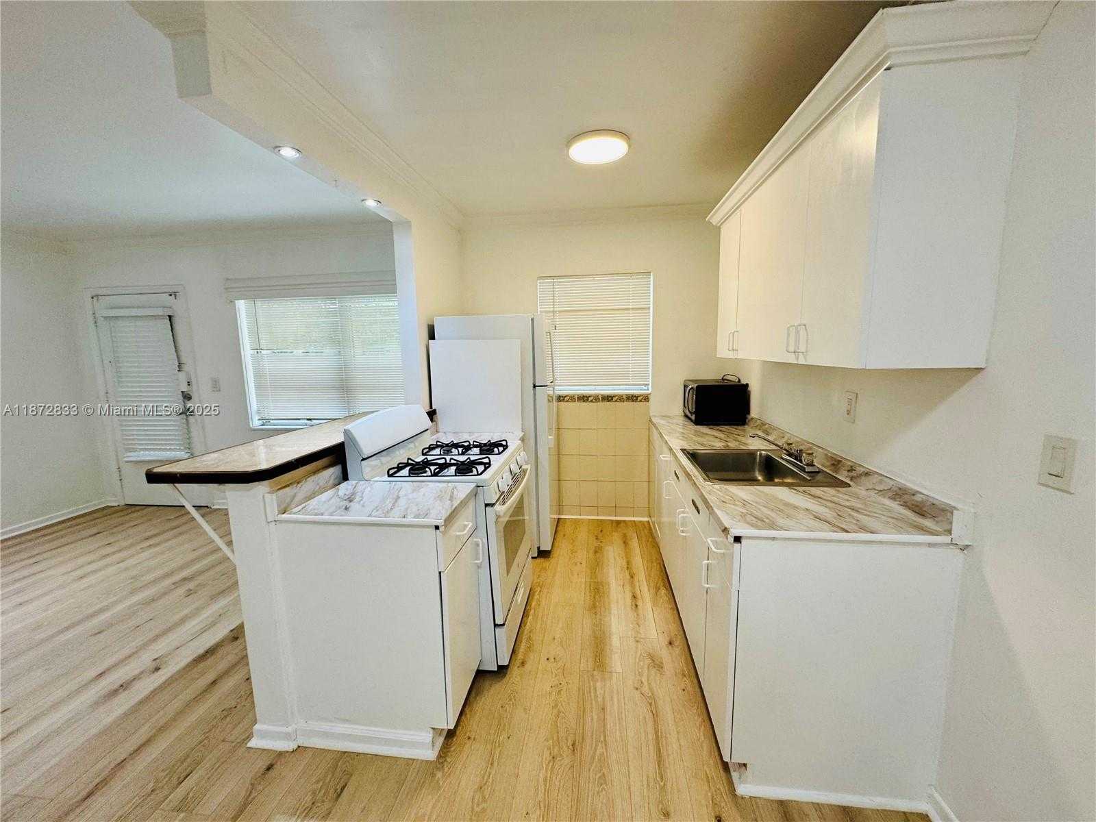 Small Image of 75 WASHINGTON AVE #3, Miami Beach Number 5