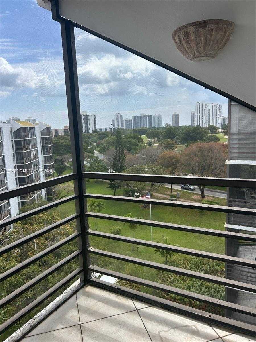 Small Image of 20400 WEST COUNTRY CLUB DR #812, Aventura Number 11