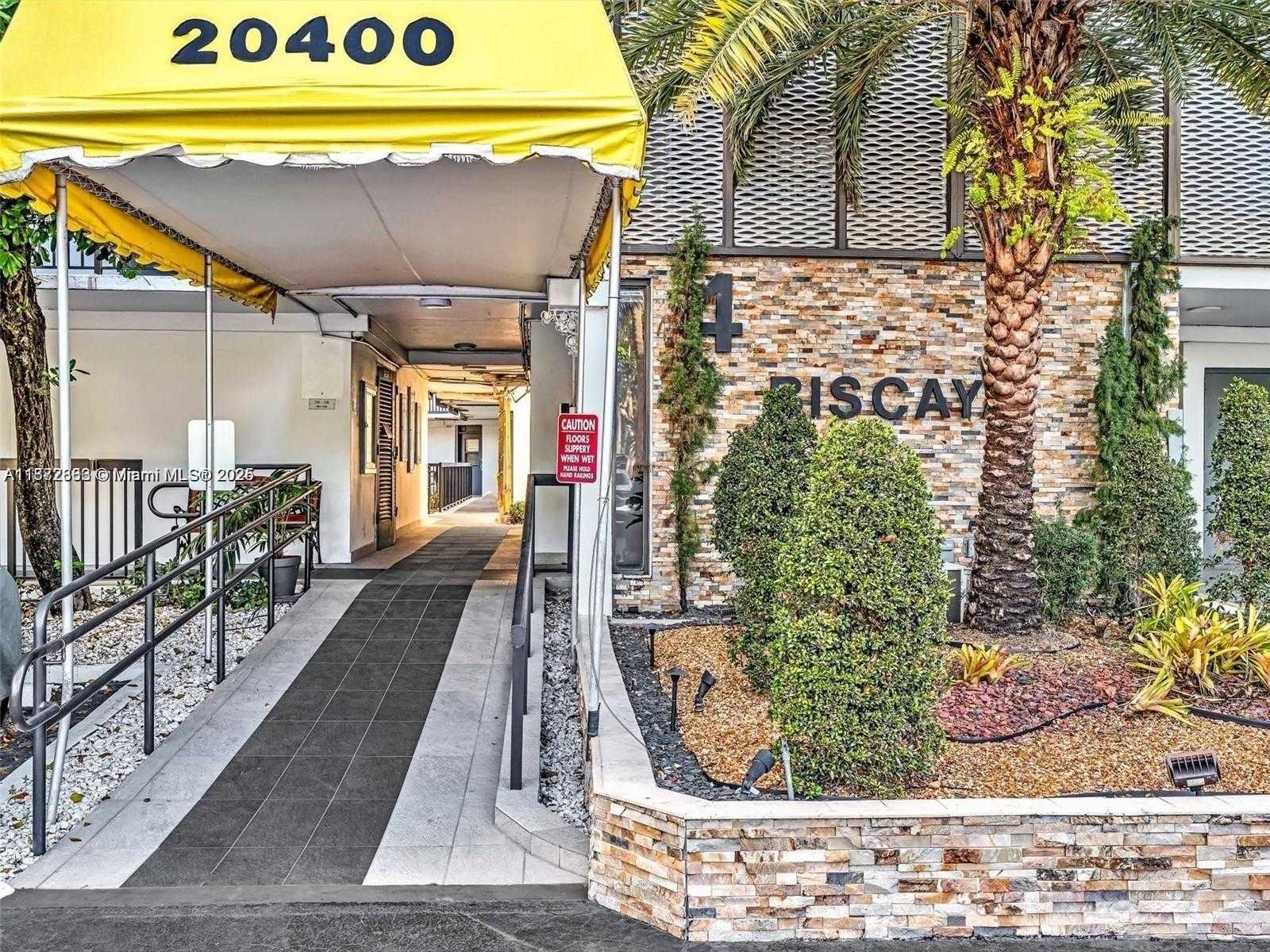 Small Image of 20400 WEST COUNTRY CLUB DR #812, Aventura Number 2