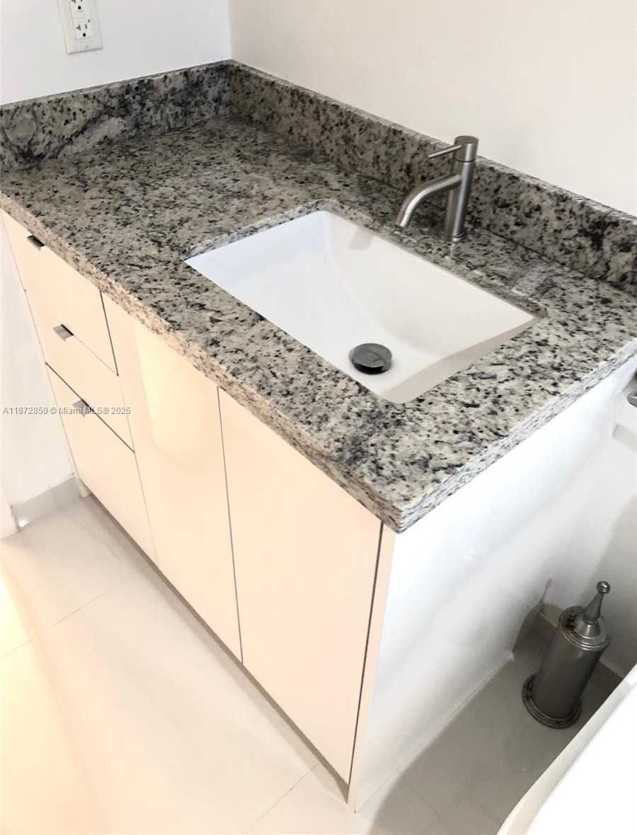 Small Image of 1881 WASHINGTON AVE #11D, Miami Beach Number 10