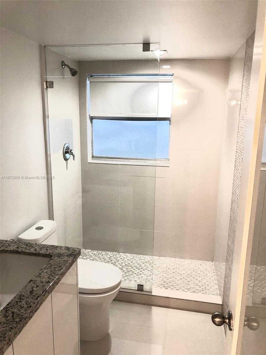 Small Image of 1881 WASHINGTON AVE #11D, Miami Beach Number 9