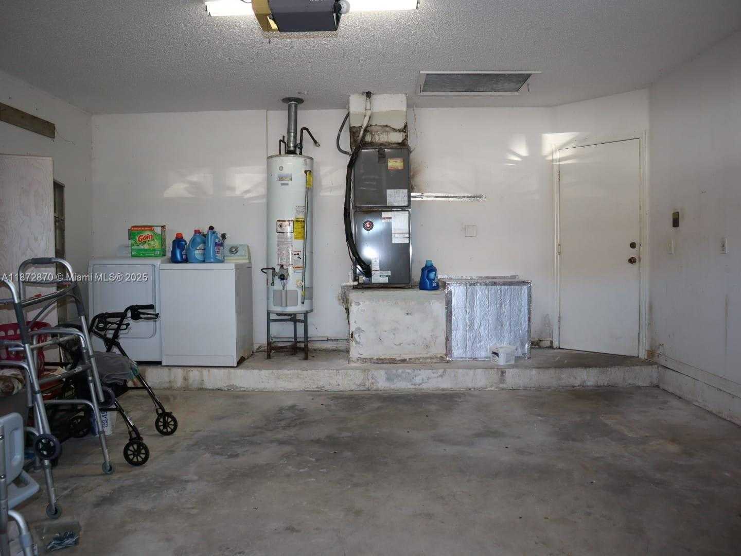 Small Image of 19820 86TH AVE, Hialeah Number 4