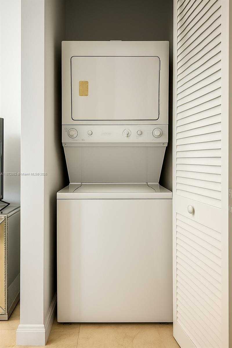 Small Image of 41 SOUTH EAST 5TH ST #602, Miami Number 15
