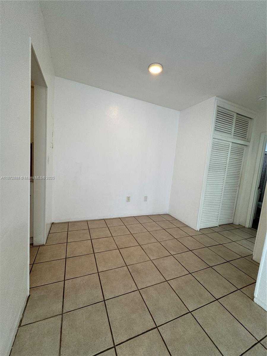 Small Image of 921 MERIDIAN AVE #7, Miami Beach Number 17