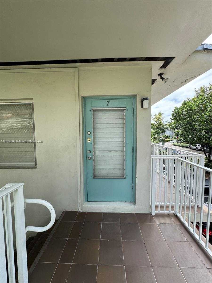 Small Image of 921 MERIDIAN AVE #7, Miami Beach Number 2
