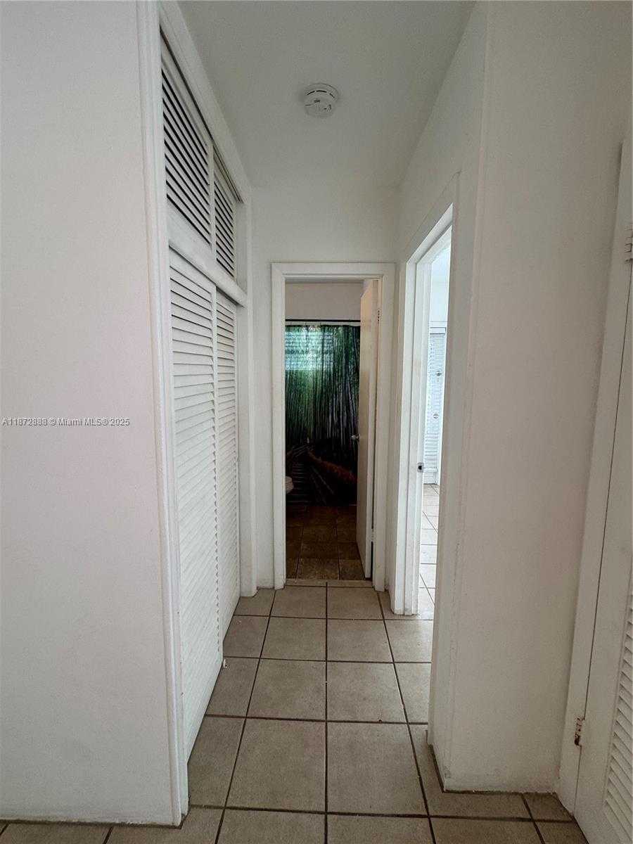 Small Image of 921 MERIDIAN AVE #7, Miami Beach Number 20